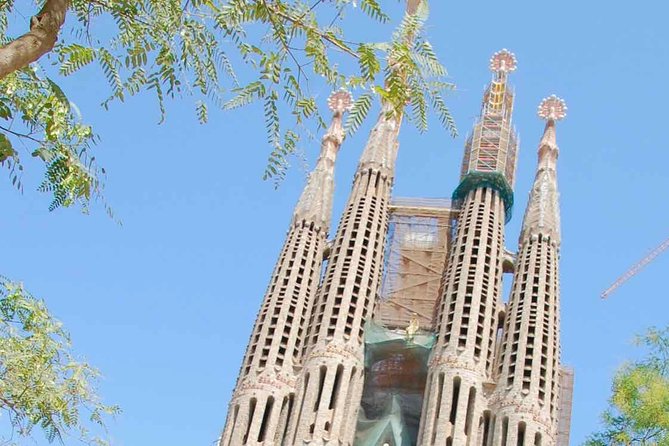 E-Bike tour in Barcelona with English Guide - Three hours of Barcelona without the long walks