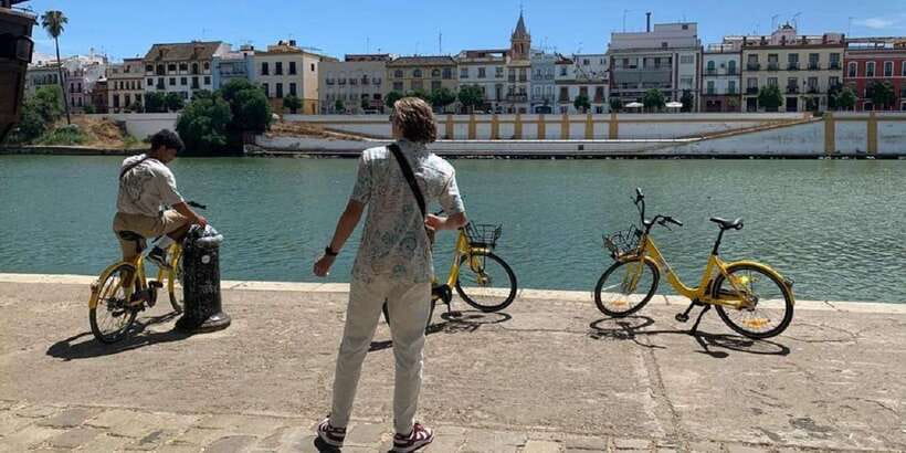 E-Bike tour in Sevilla - María Luisa Park: a gentle opening to the city