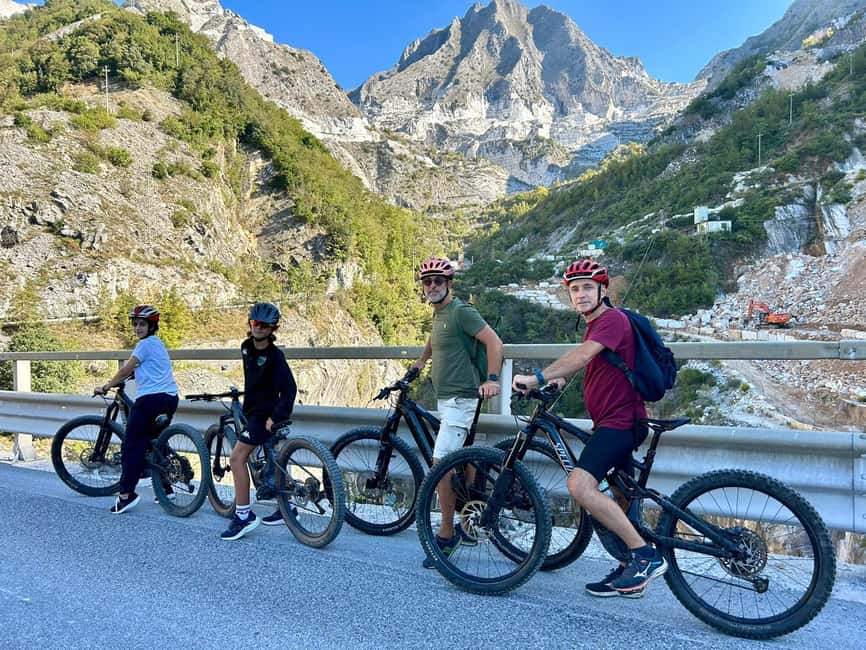 E-Bike Tour to the Carrara Marble Quarries with lard tasting - Riding the white ravaneti toward the quarries