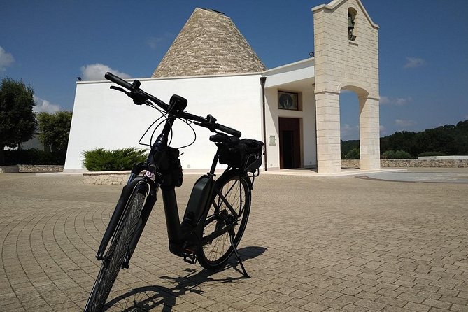 Ebike tours: the villages of Valle d'Itria and tasting of typical products - The farm table at Masseria Madonna dell’Arco