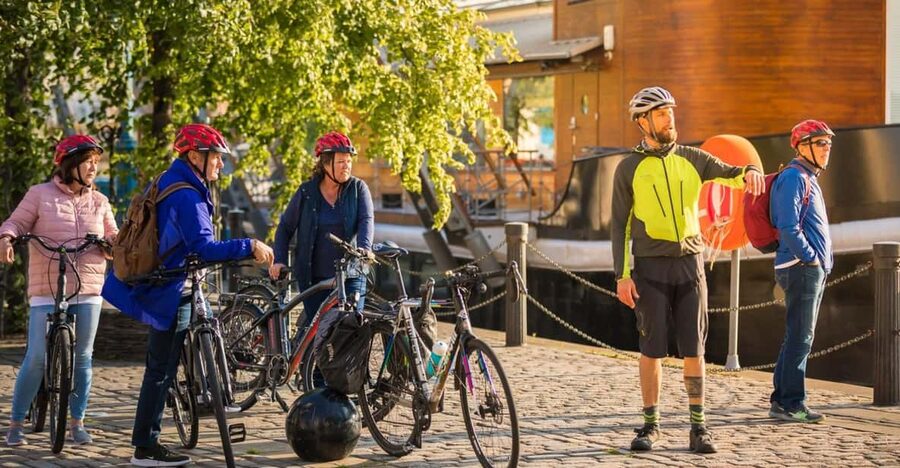 Edinburgh: Sightseeing Bike Tour - Choosing between a regular bike and an e-bike