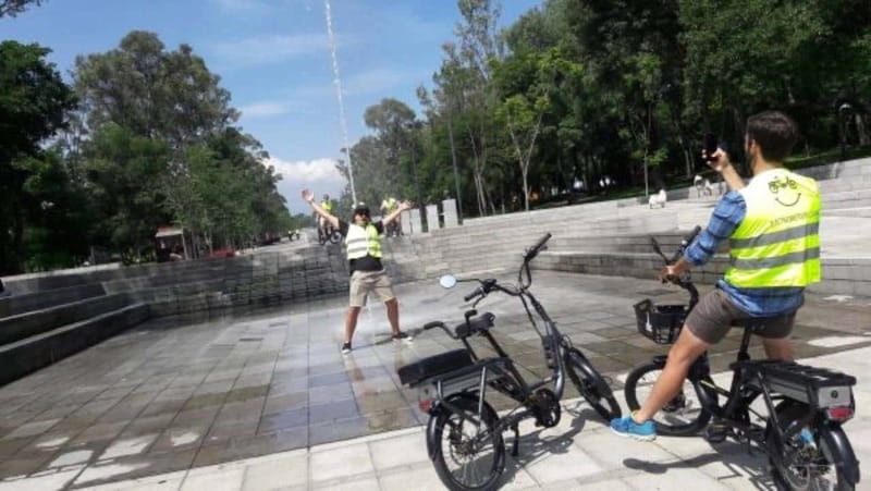 Electric Bike City Tour with a taco stop. - Chapultepec brings space and breathing room