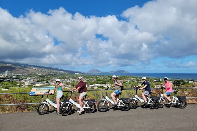 Electric Bike Ride & Diamond Head Hike Tour - What the e-bikes and helmets are like