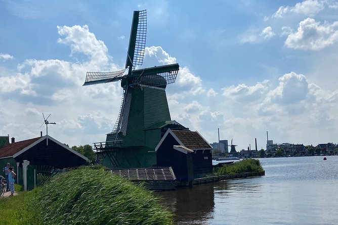 Escape Amsterdam: E-Bike to Zaanse Schans Windmills & Zaandam - What the e-bike changes