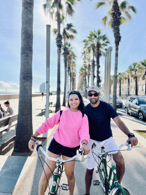 Explore Barcelona by Bike & Photo Shooting - Sagrada Família from a practical angle