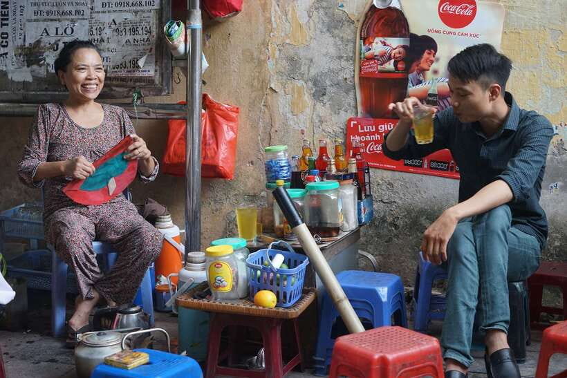 Explore Hanoi Old City By Cycling Tour With Small Groups - What the Guides Add