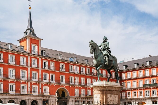 Explore Madrid by bike taking photos with Benja - Plaza Mayor and San Miguel Market