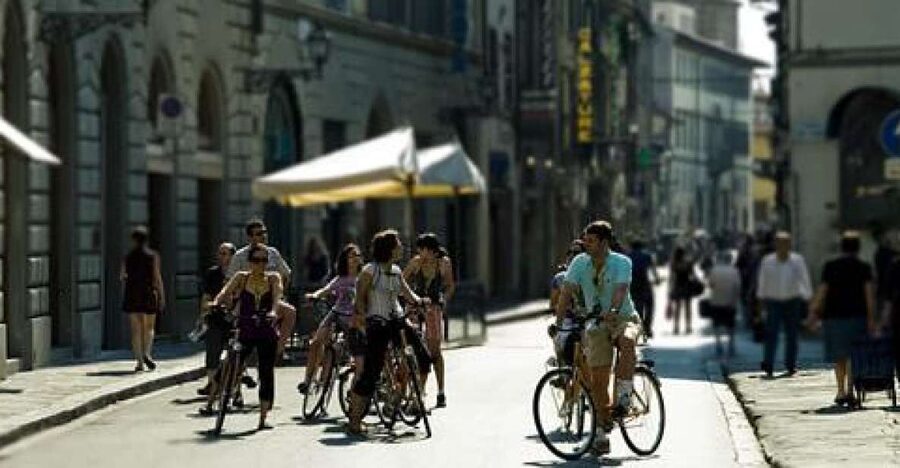 Florence: 2.5 hour Audio Guided Bike Tour led by Tour Leader - Starting Near San Lorenzo and the Medici Quarter