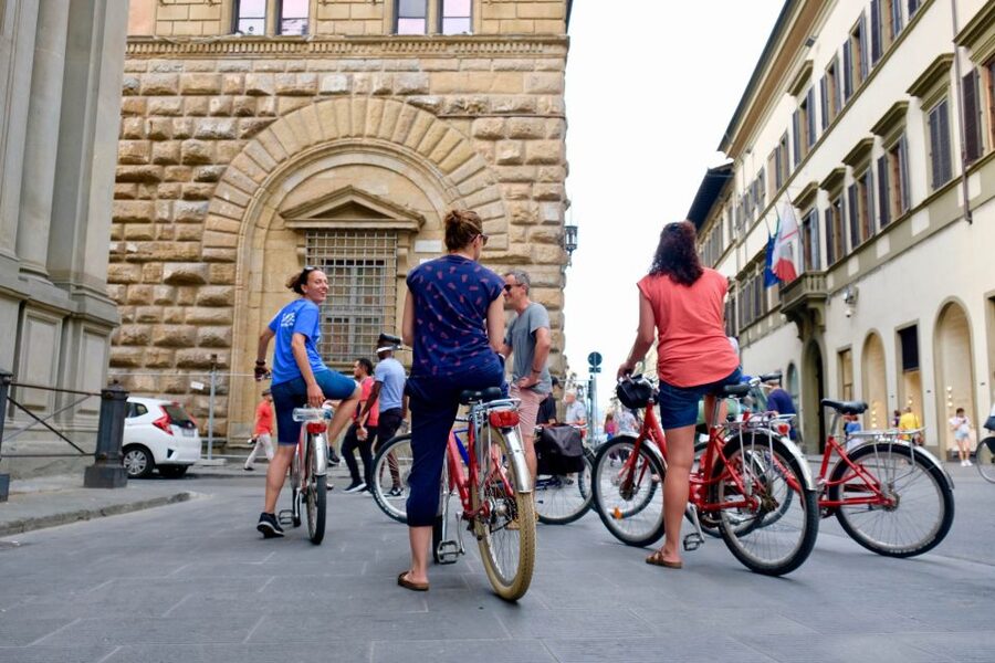 Florence at Night Bike Tour with Wine and Aperitivo Picnic - Sant’Ambrogio and Santa Croce after sunset
