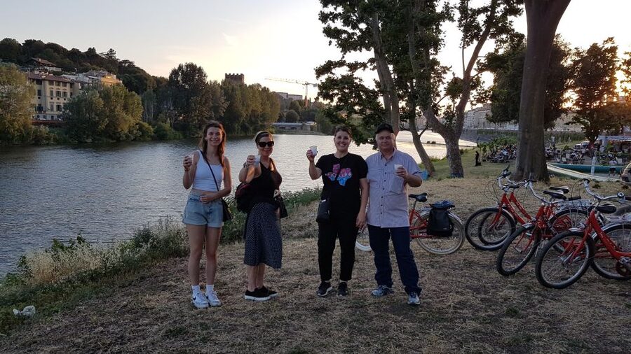 Florence at Night Bike Tour with Wine and Aperitivo Picnic - What the 2.5-hour schedule feels like