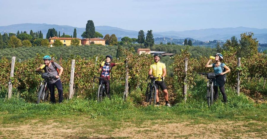 Florence: Chianti E-Bike Tour with Tuscan Lunch & Winery - Guides, group size, and the feel of the day