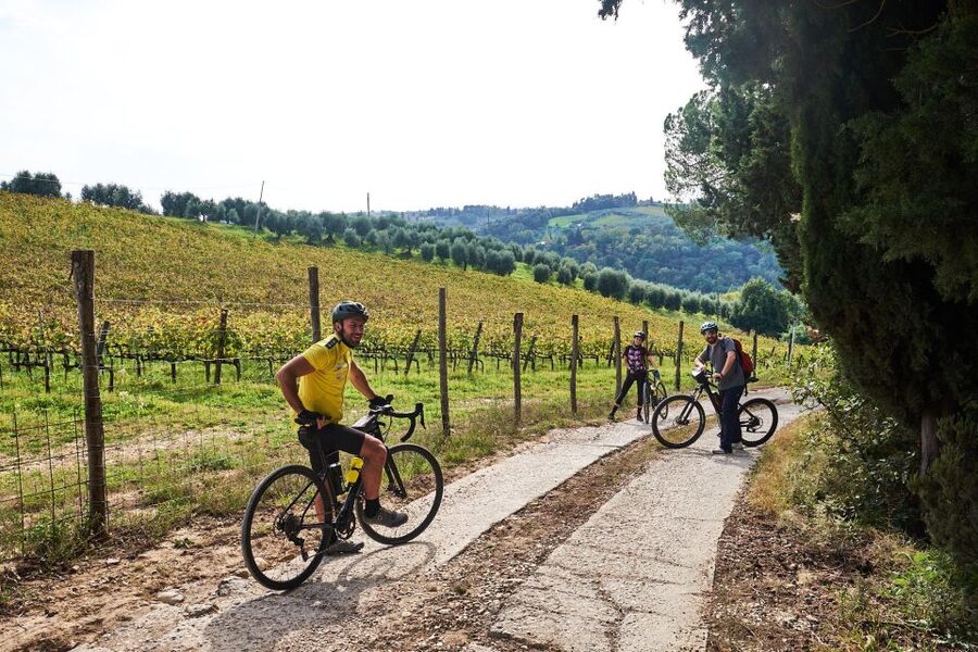 Florence: Chianti E-Bike Tour with Tuscan Lunch & Winery - The first climb and the 15-minute viewpoint stop