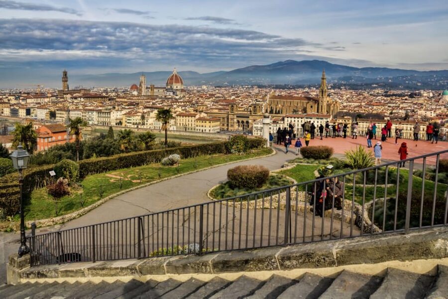 Florence:E-Bike City Tour with stop at Piazzale Michelangelo - Cycling through the historic center