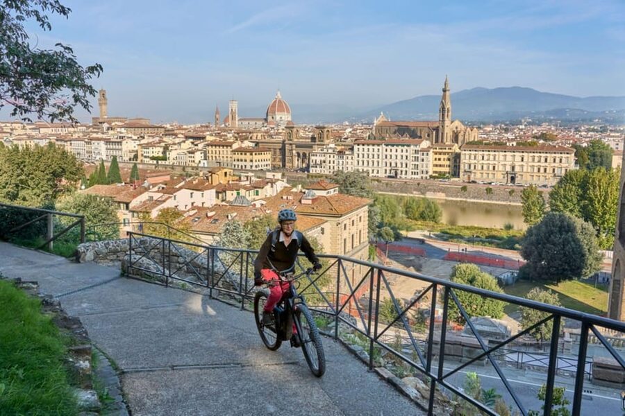 Florence:E-Bike City Tour with stop at Piazzale Michelangelo - Starting with Florences grandest sights