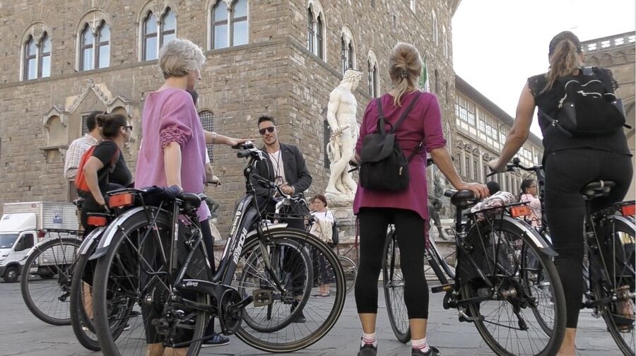 Florence: Guided Bike Tour with Piazzale Michelangelo - The Duomo begins the city lesson