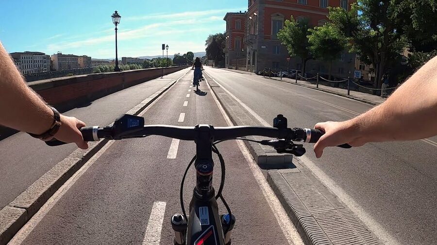 Florence: Guided Tour by E-Bike with Gelato & optional Lunch - Santa Croce and the stories behind the monuments