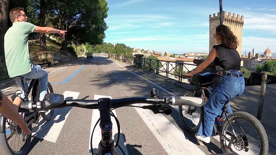 Florence: Guided Tour by E-Bike with Gelato & optional Lunch - Piazza della Signoria and the Uffizi Gallery