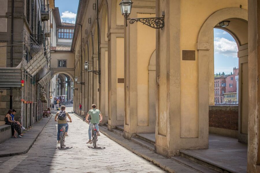Florence: Guided Tour by E-Bike with Gelato & optional Lunch - Piazza Santo Spirito and Piazza Pitti