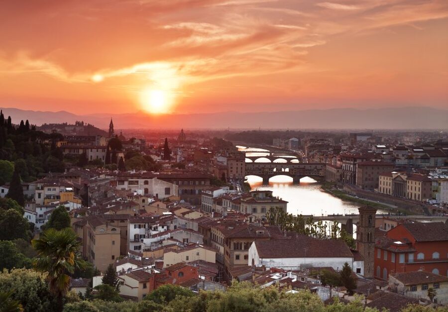 Florence: Night Tour by Electric Bike - Meeting your guide on Via de’ Neri