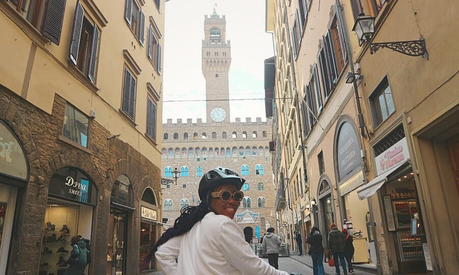 Florence Premium E-Bike Tour + Photo Shoot and Tastings - Via de’ Tornabuoni and Ospedale degli Innocenti