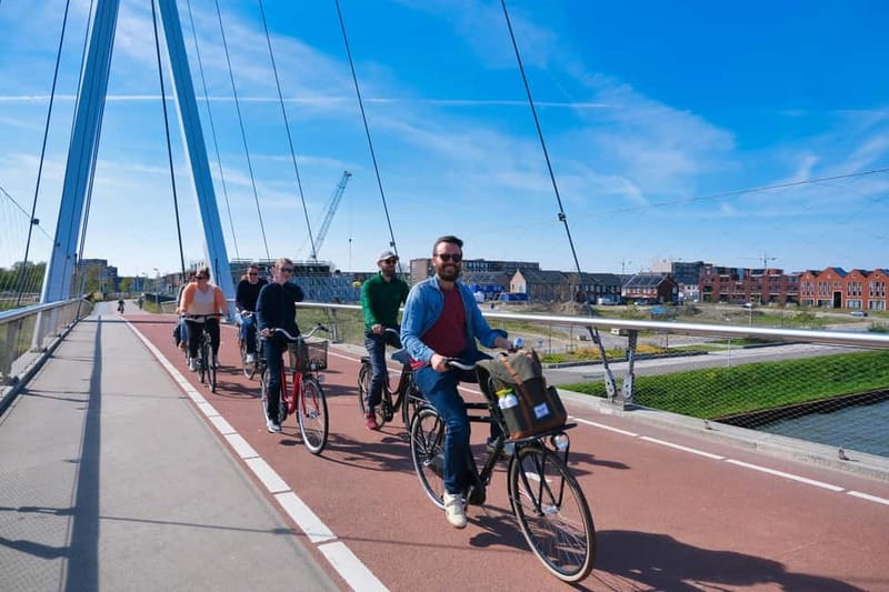 Food Tour by Bike: enjoy 6 bites and cycle trough Utrecht - LOAF sourdough bakery begins the tasting