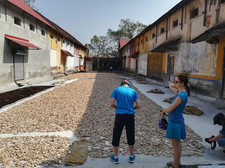 Fort Kochi Heritage Day Cycling Tour - Dhobi Khana and ordinary neighborhood life