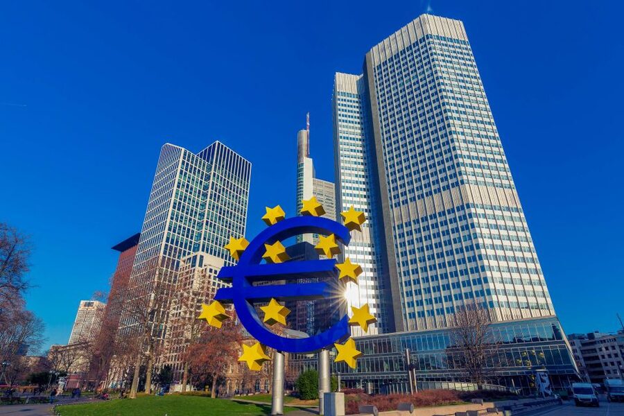 Frankfurt: Guided Bike Tour - Guide quality and the small-group advantage
