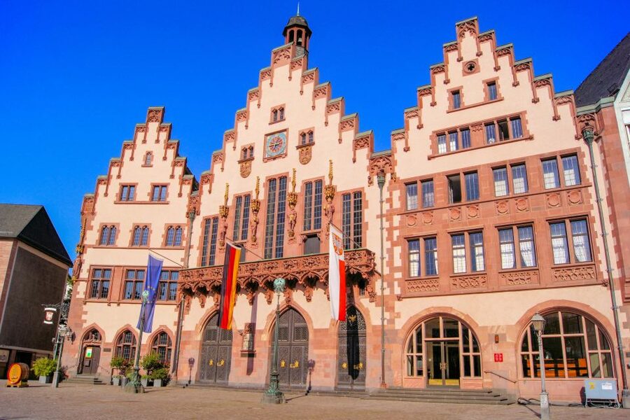 Frankfurt: Guided Bike Tour - Green paths and the Frankfurt skyline