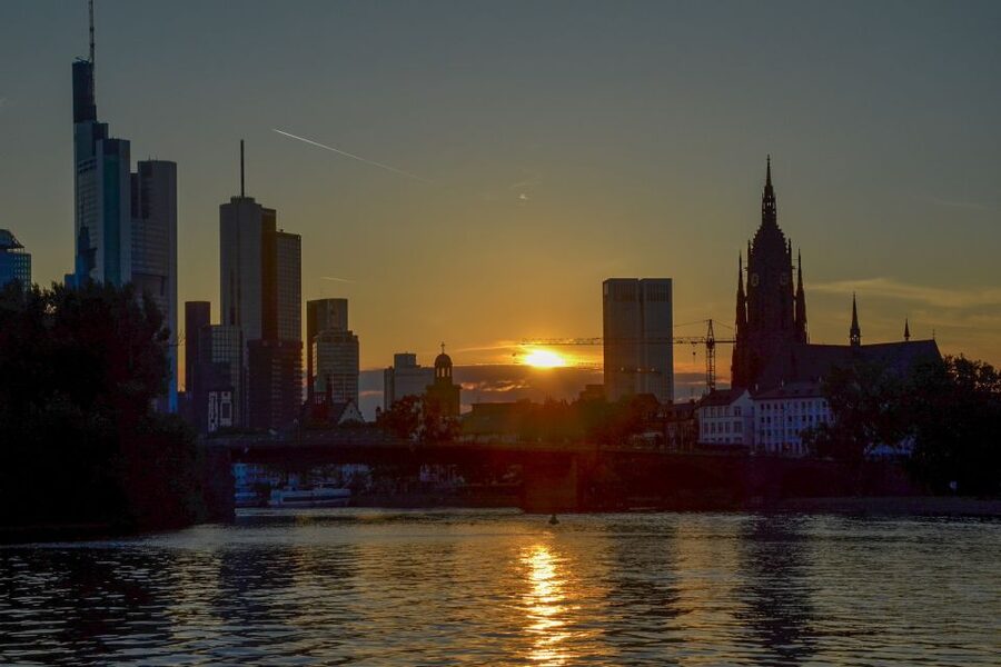 Frankfurt: Guided Bike Tour - Following the Main to the European Central Bank