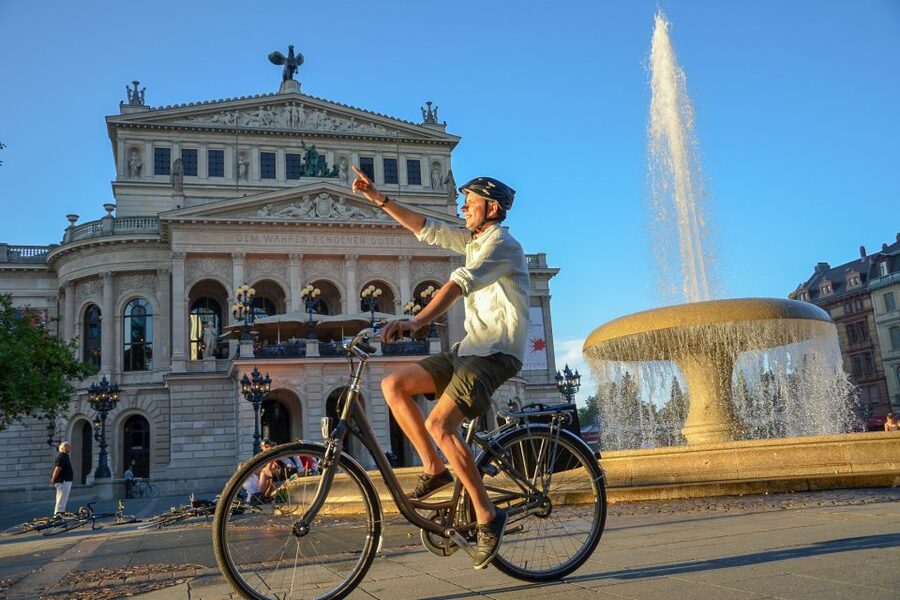 Frankfurt: Guided Bike Tour - Starting in Sachsenhausen