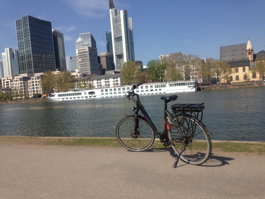 Frankfurt: Unique E-Bikes Tours - The Green Belt route from river paths to city forest