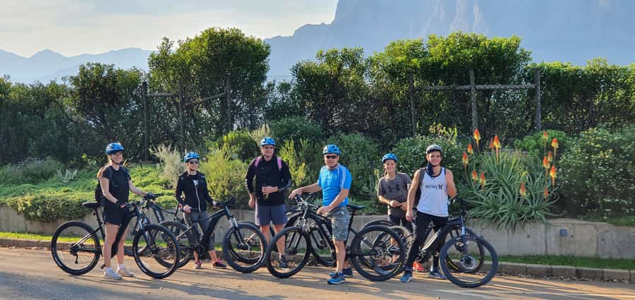 Franschhoek: E-bike Tour with Wine Tasting and Lunch - Free time in Franschhoek before the ride back