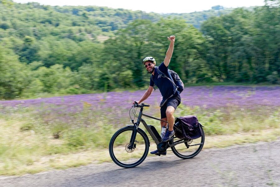 From Aix-en-Provence: Luberon Region E-Bike Full-Day tour - Who should book this experience