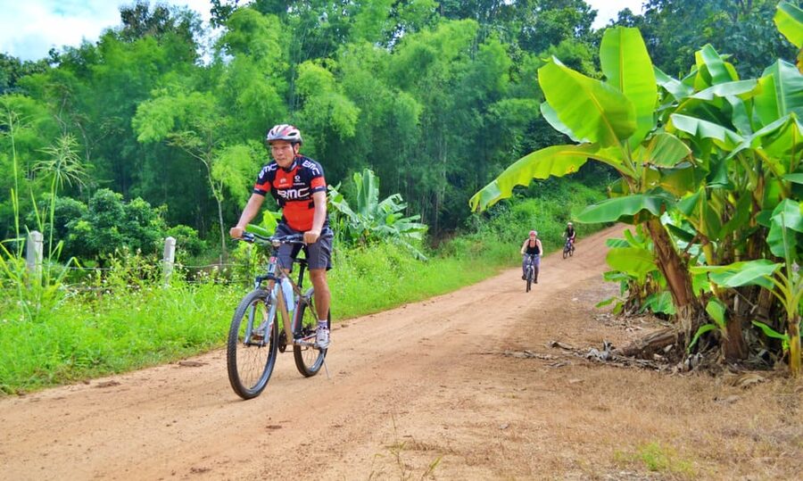 From Chiang Mai: Mae Taeng Valley Hike & Bike Day Trip - Cycling 15 to 20 kilometers through the valley