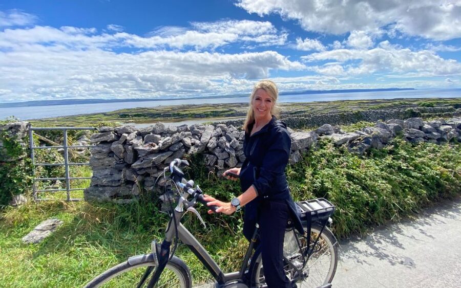 From Doolin: Day Trip to Inisheer with Bike or Bus Tour - Sunken graveyards, castles, and shipwrecks