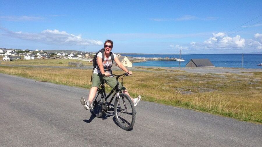 From Galway: Day Trip to Inisheer with Bike or Bus Tour - Seeing Inisheer by bicycle or local bus