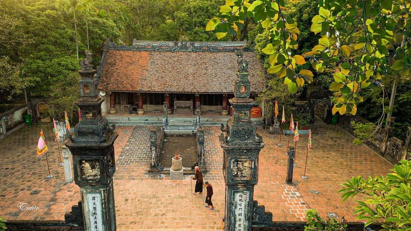 From Hanoi: Hoa Lu, Tam Coc, Mua Cave & Cycling in Ninh Binh - Tam Coc by rowboat, two hours on the water
