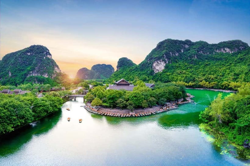From Hanoi: Ninh Binh Trip with Cycling & Buffet Lunch - Two quiet hours on the Trang An river