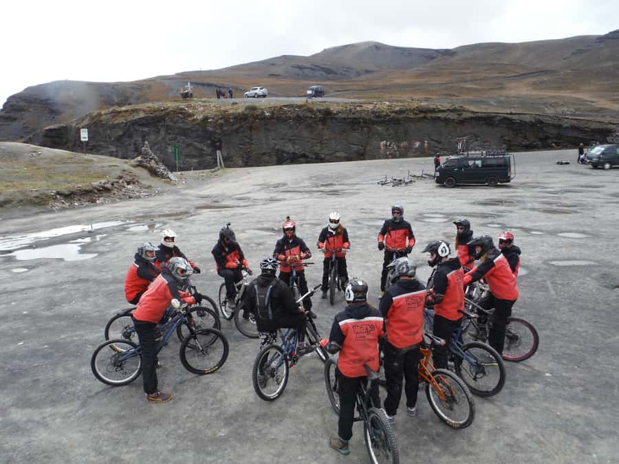 From La Paz: The World's Most Dangerous Road Biking Tour - The paved descent helps you settle in