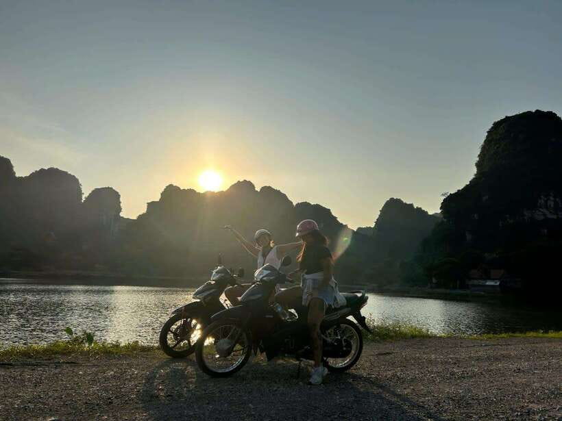 From Ninh Binh : Motobike Tour Trang An, Mua Cave 6-Hours - Trang An by boat: caves, cliffs, and a temple