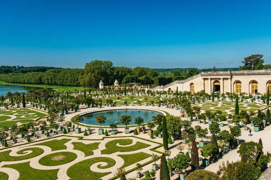 From Paris: Skip-the-Line Palace of Versailles Bike Tour - Gardens, fountains, and the royal scale