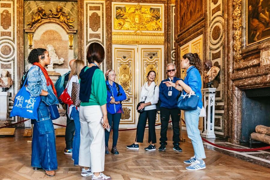 From Paris: Skip-the-Line Palace of Versailles Bike Tour - The Versailles market and choosing your picnic