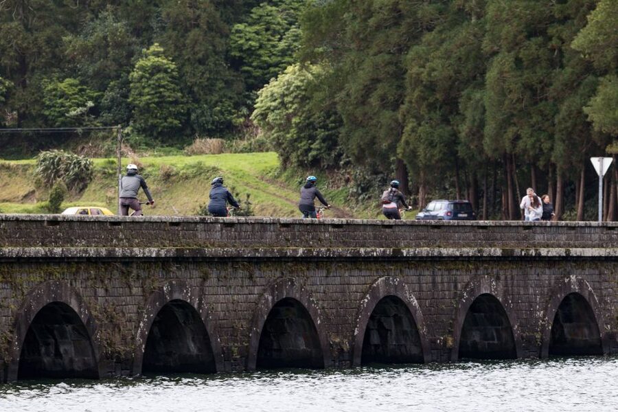 From Ponta Delgada: Sete Cidades Jeep, Bike, & Kayak Ride - Kayaking inside the volcanic crater