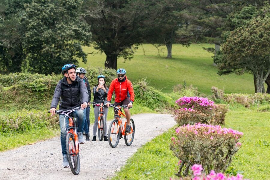 From Ponta Delgada: Sete Cidades Jeep, Bike, & Kayak Ride - Morning: 4x4 tracks above the crater