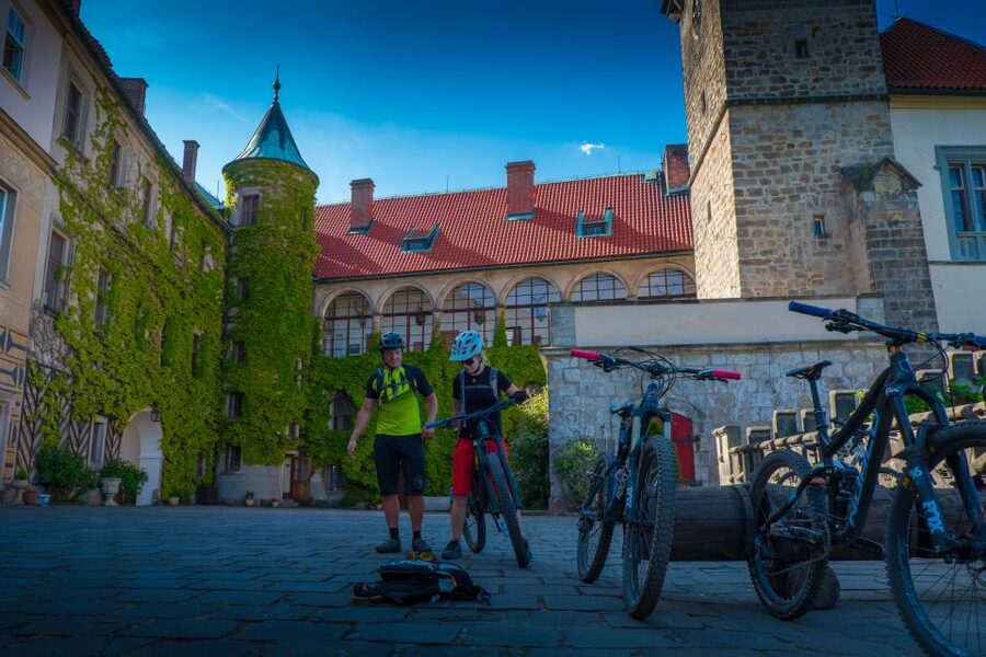 From Prague: E-Mountain Biking Trip to the Bohemian Paradise - Safety briefing and learning the e-mountain bike