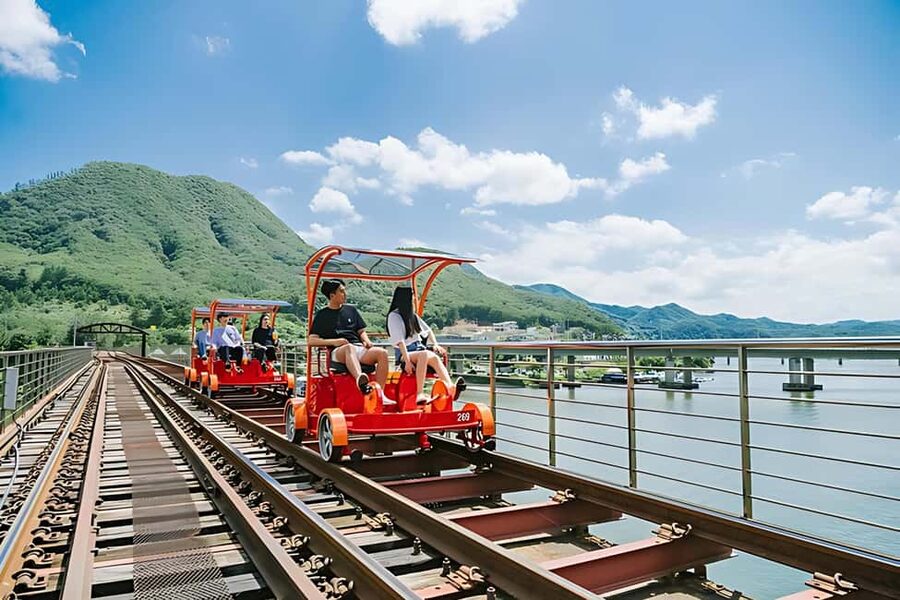 From Seoul: Nami Island, K-drama Garden & Rail Bike Day Tour - Guides make a real difference
