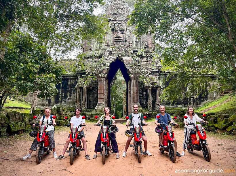 From Siem Reap: Angkor Wat Sunrise and Temples E-Bike Tour - Angkor Wat with a guide who knows where to pause
