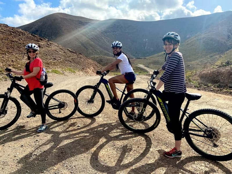 Fuerteventura North: PREMIUM E-bike guided tour - Lajares: a useful pause after the first ride