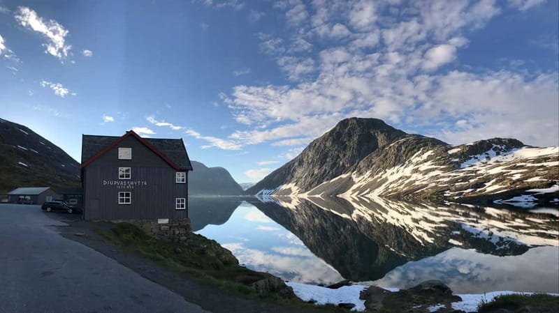 Geiranger Fjord: Downhill Self-Guided Bike Tour - A downhill route with real road traffic