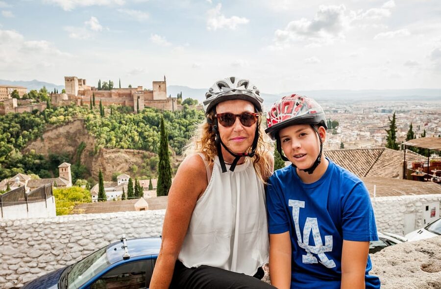 Granada: E-Bike Tour and Fast-Track Alhambra Ticket - The pause before the Alhambra